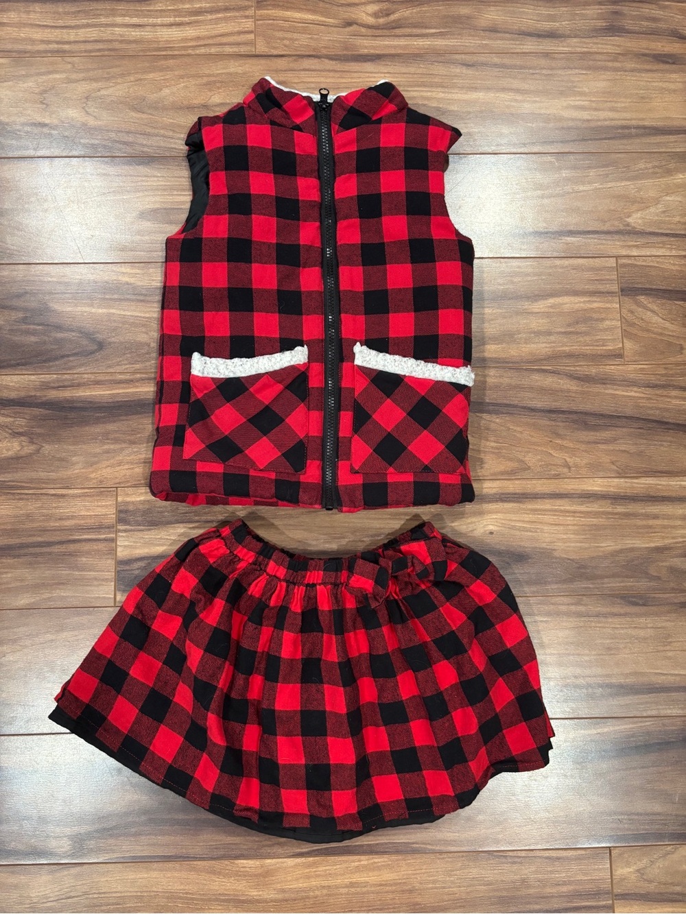 Max Studio Small 5/6 Buffalo Plaid Full Zip Vest & Skirt Red Black